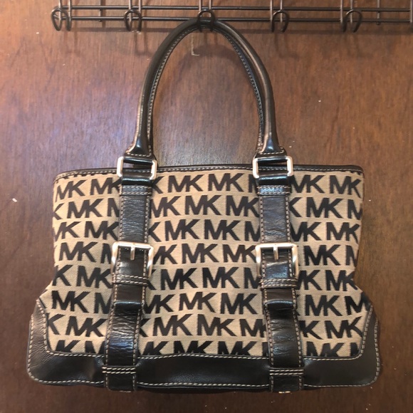 Michael Kors Handbags - Michael Kors!👜👜👜👜